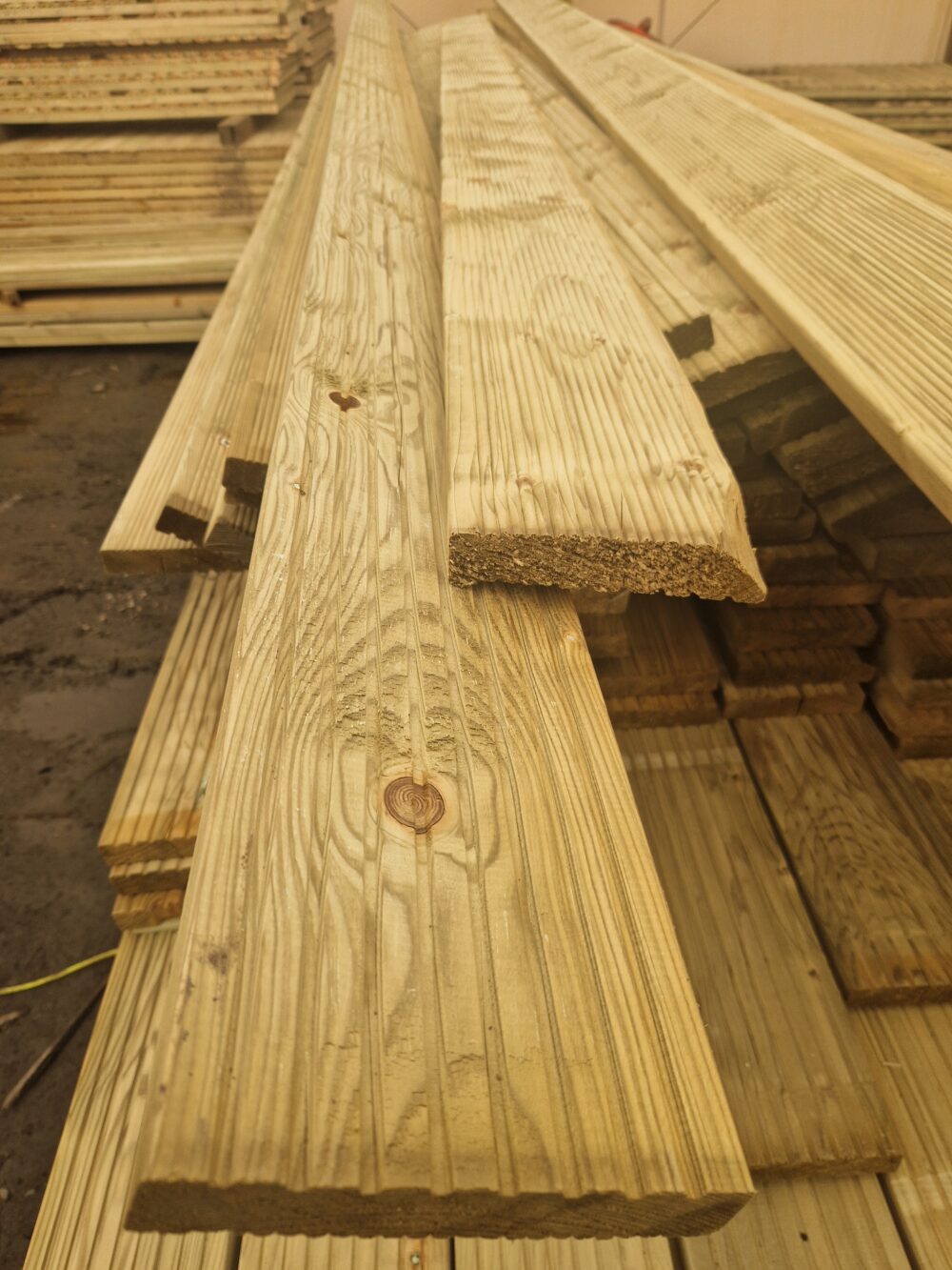Timber Decking Board Green 28mm×145mm Double sided 2nd class